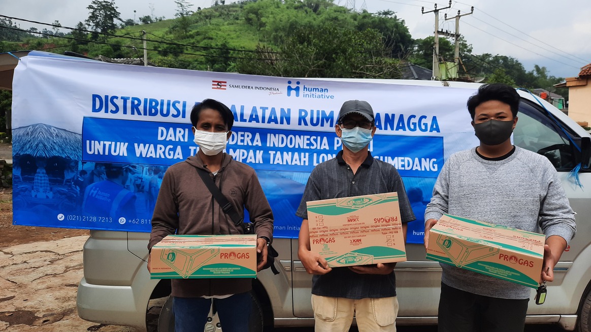 SI Peduli Salurkan Peralatan Rumah Tangga untuk Penyintas Bencana Longsor Sumedang